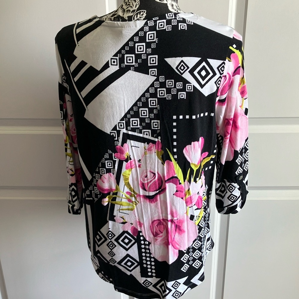 Onque Casuals Black and White Graphic Blouse - Picture 6 of 10